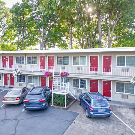 Campus Inn & Suites Eugene Downtown Bagian luar foto