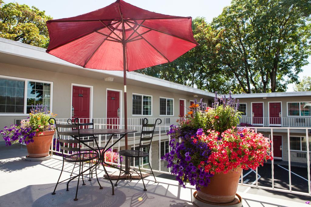Campus Inn & Suites Eugene Downtown Bagian luar foto