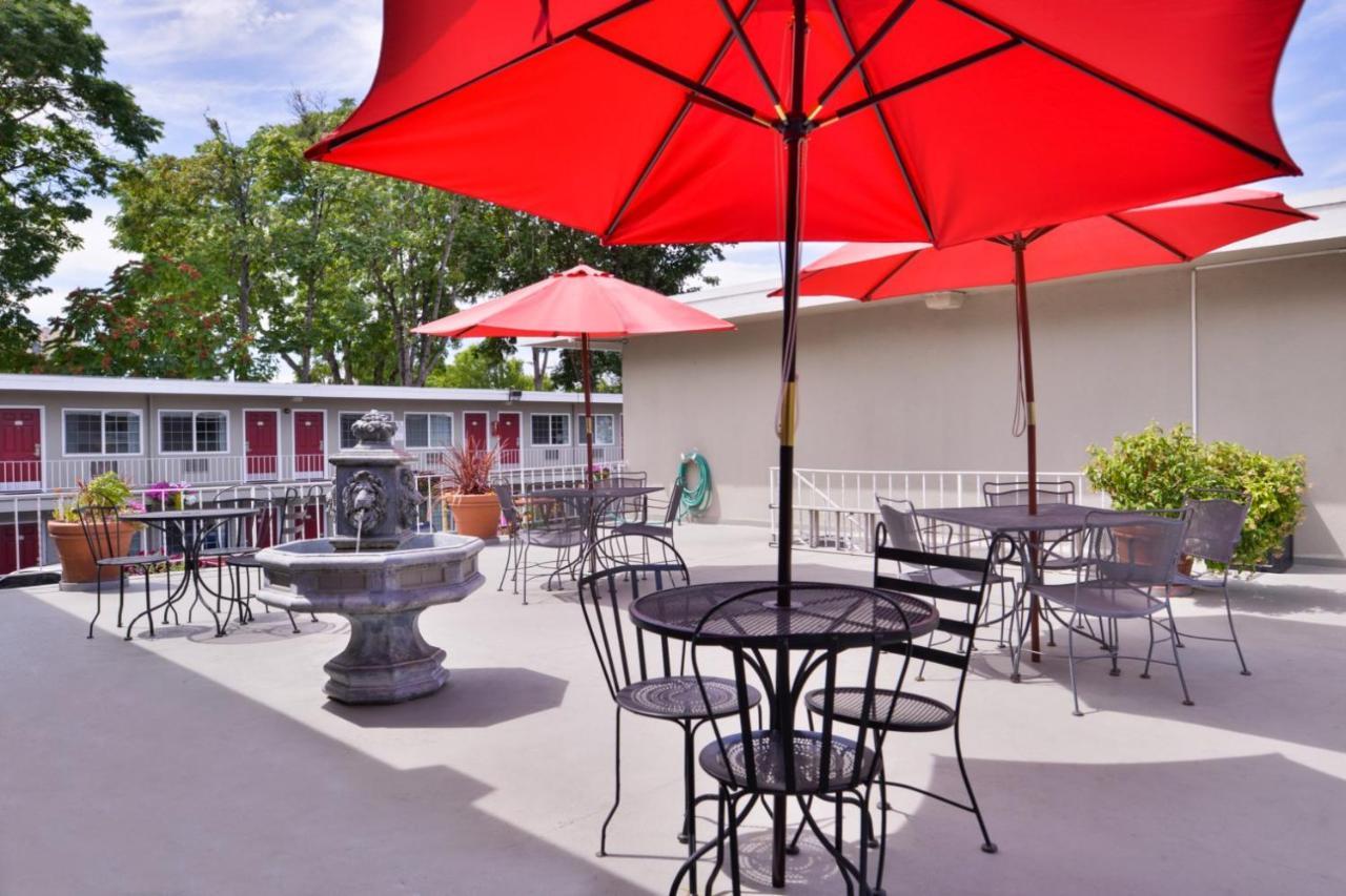 Campus Inn & Suites Eugene Downtown Bagian luar foto